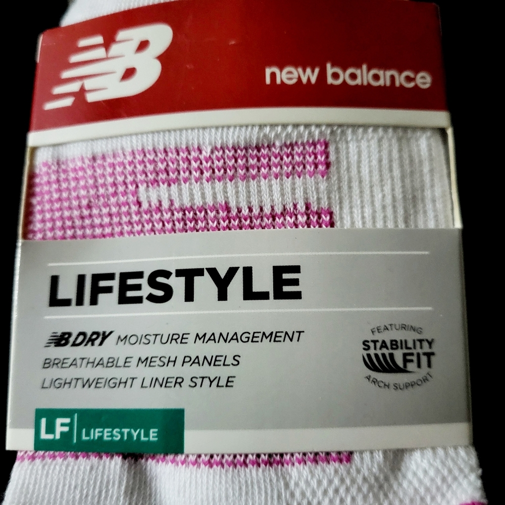 New Balance White Casual Socks with Thick Cushioned Design NWT Size M Unisex - Picture 2 of 6